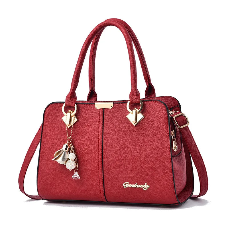 Versatile fashion accessory Chic handbag for all occasions Feminine luxury and refinement